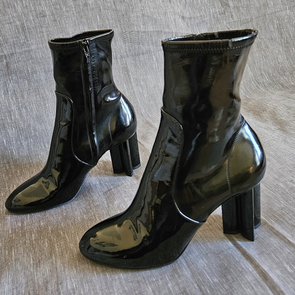 Louis Vuitton Women's Black Patent Leather Ankle Boots Size 8 US (RARE) - Picture 1 of 16